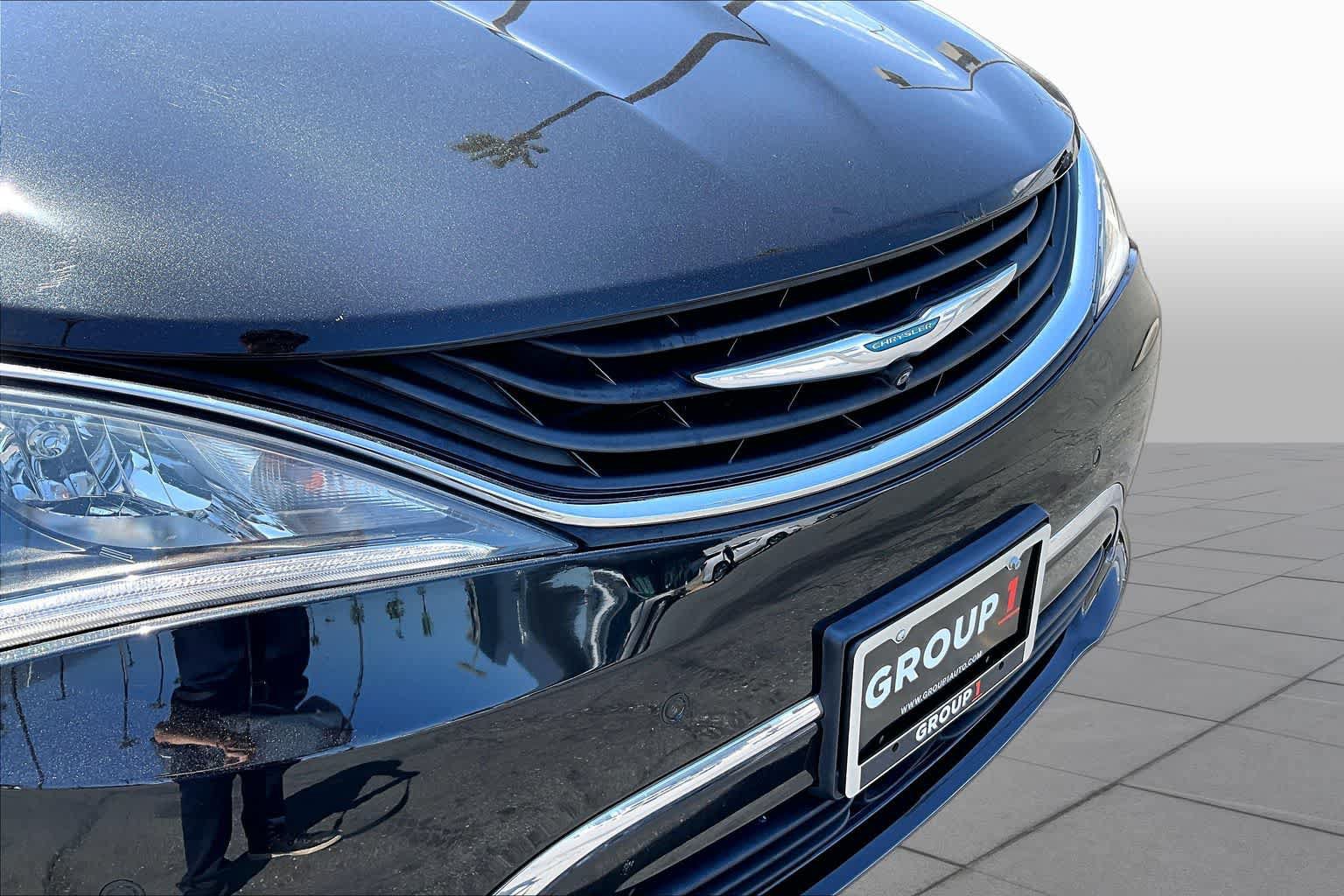 Used 2018 Chrysler Pacifica Limited w/ Advanced Safetytec Group FWD image 30