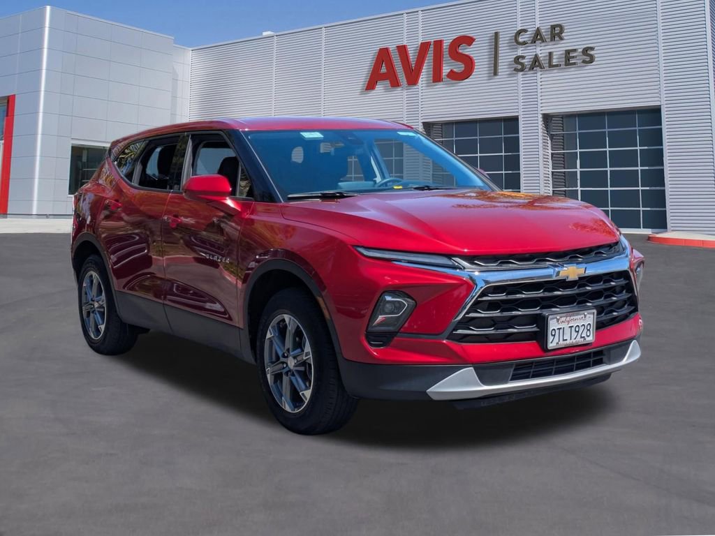 Used 2025 Chevrolet Blazer LT AWD/4WD image 3