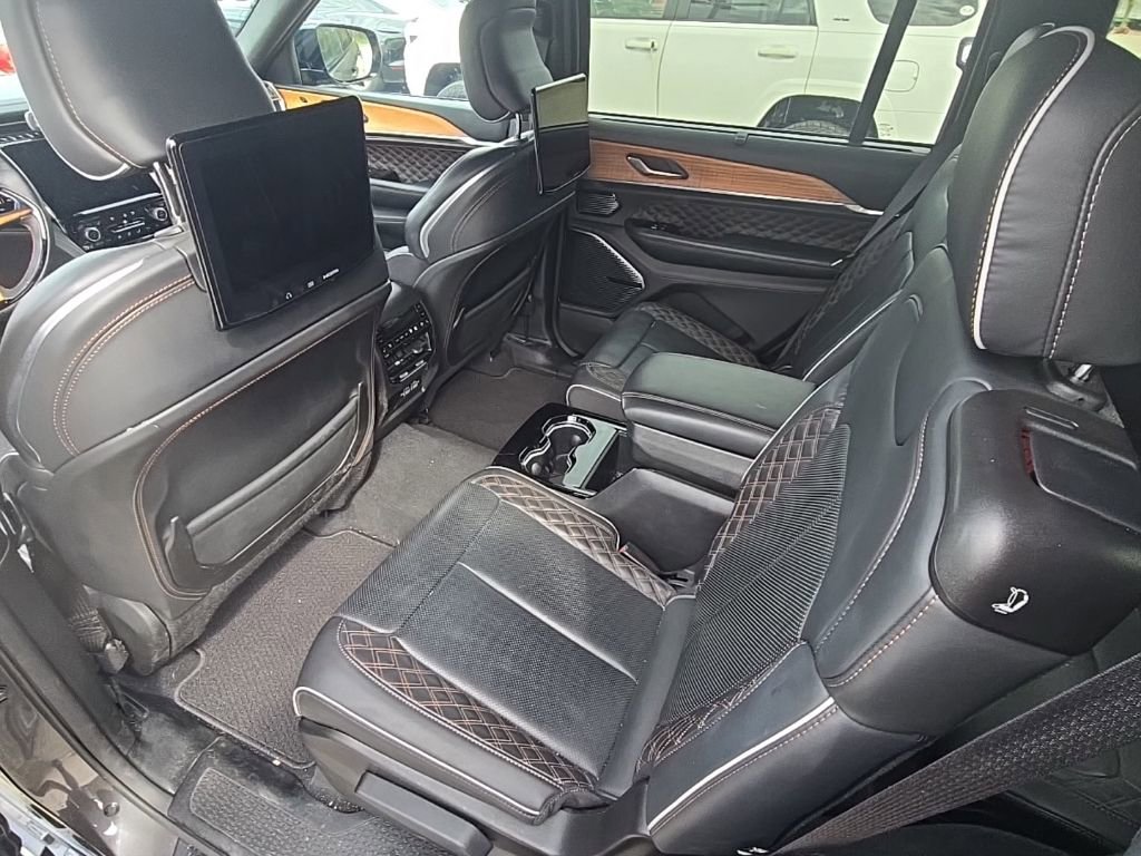 Used 2023 Jeep Grand Cherokee L Summit image 12