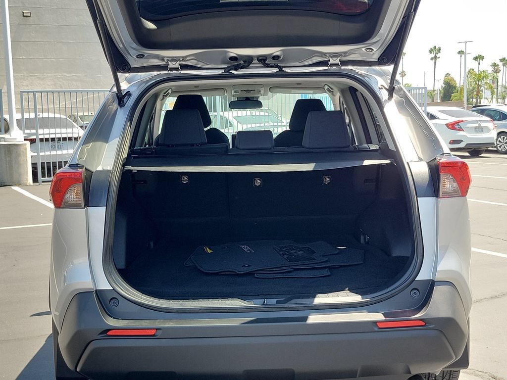 Used 2024 Toyota RAV4 LE AWD/4WD image 10