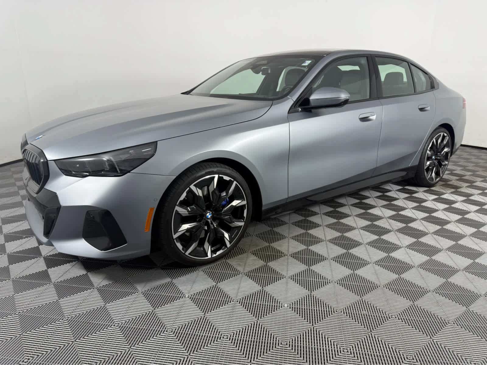 Used 2024 BMW 540i xDrive w/ Executive Package AWD/4WD image 7
