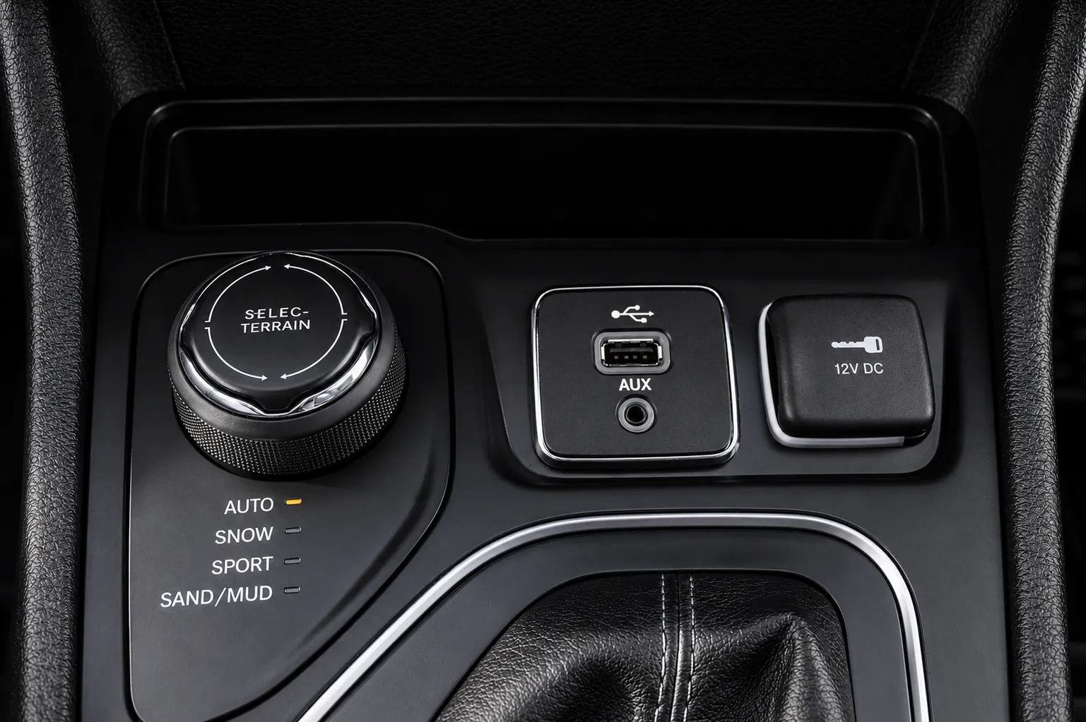 Used 2019 Jeep Cherokee Latitude Plus AWD/4WD image 14