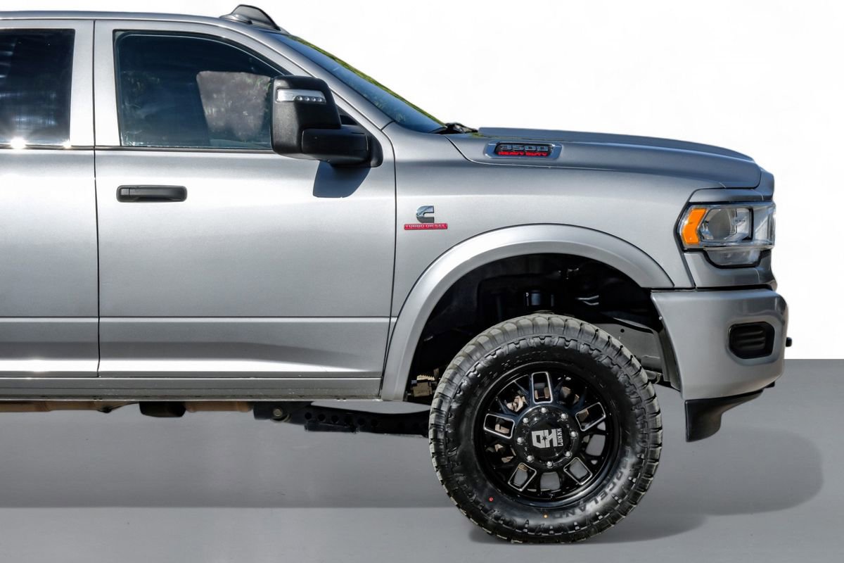 Used 2024 RAM 3500 Tradesman w/ Chrome Appearance Group image 9