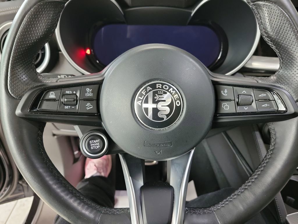 Used 2024 Alfa Romeo Stelvio Ti image 4