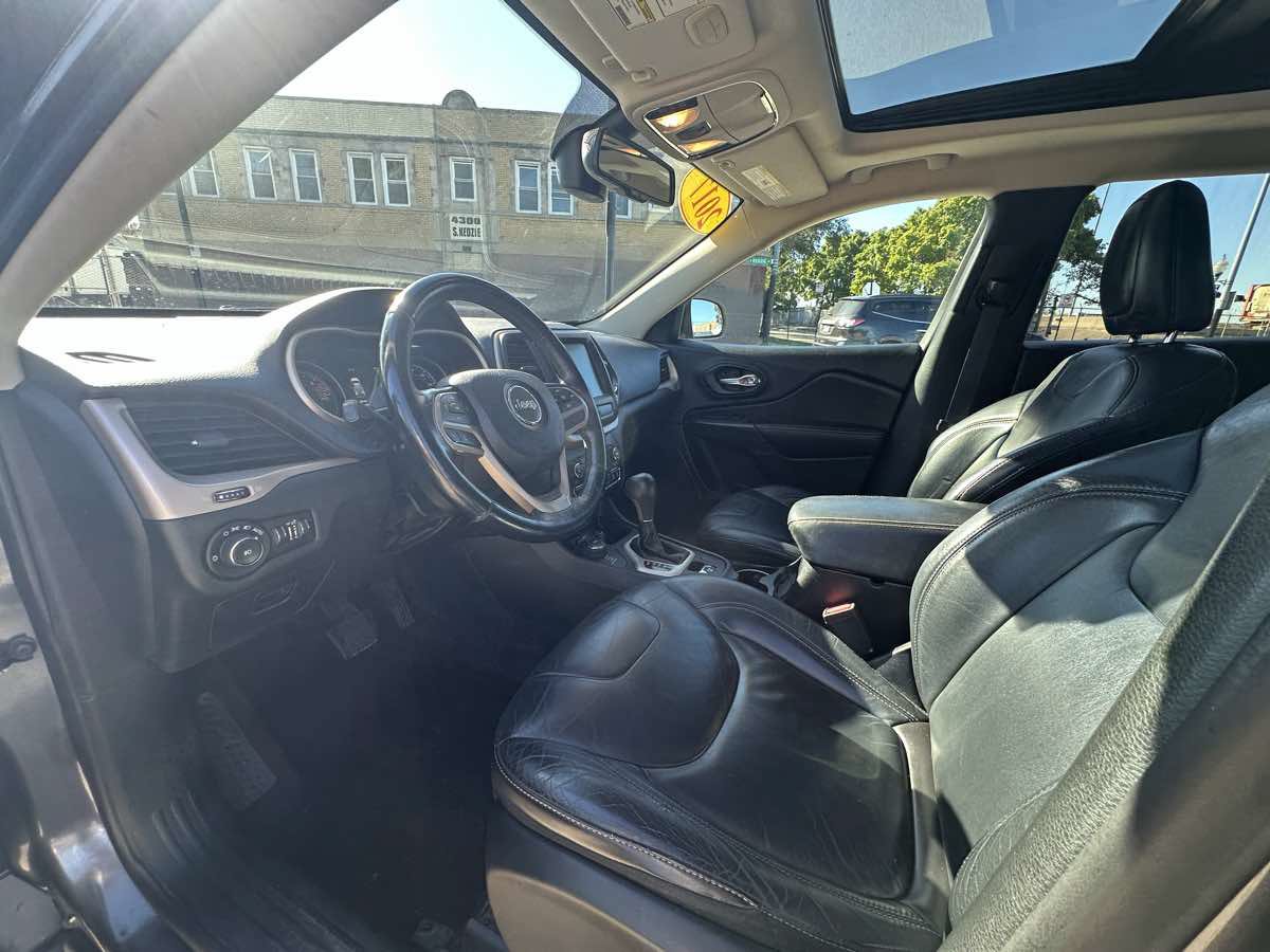 Used 2017 Jeep Cherokee Limited AWD/4WD image 10