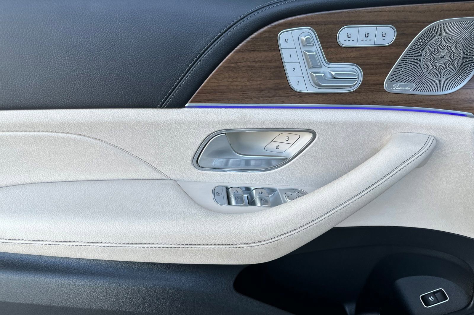 Used 2025 Mercedes-Benz GLS 450 4MATIC image 11