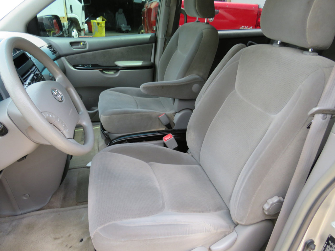 Used 2005 Toyota Sienna LE image 8