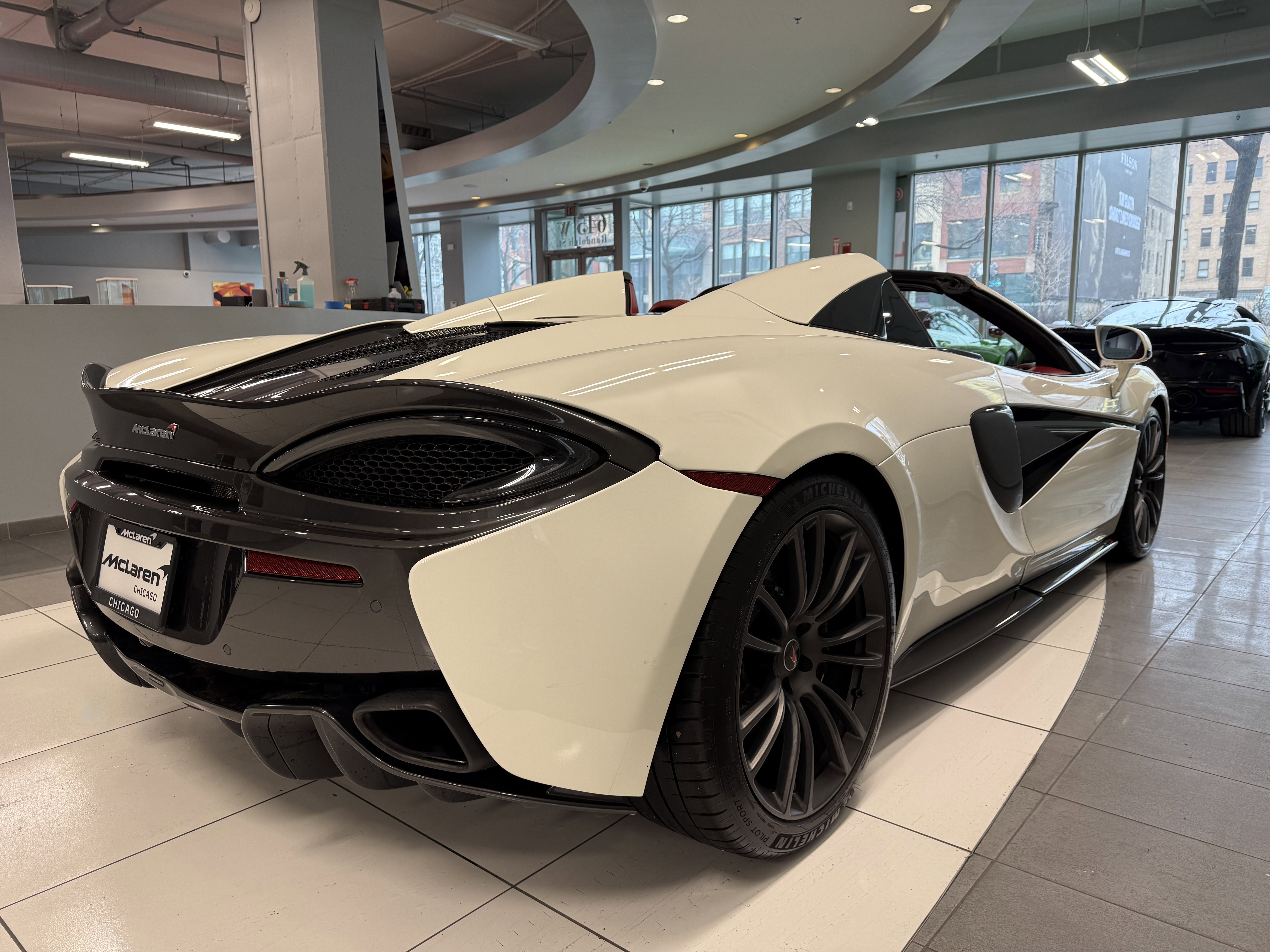 Used 2018 McLaren 570S Spider image 5