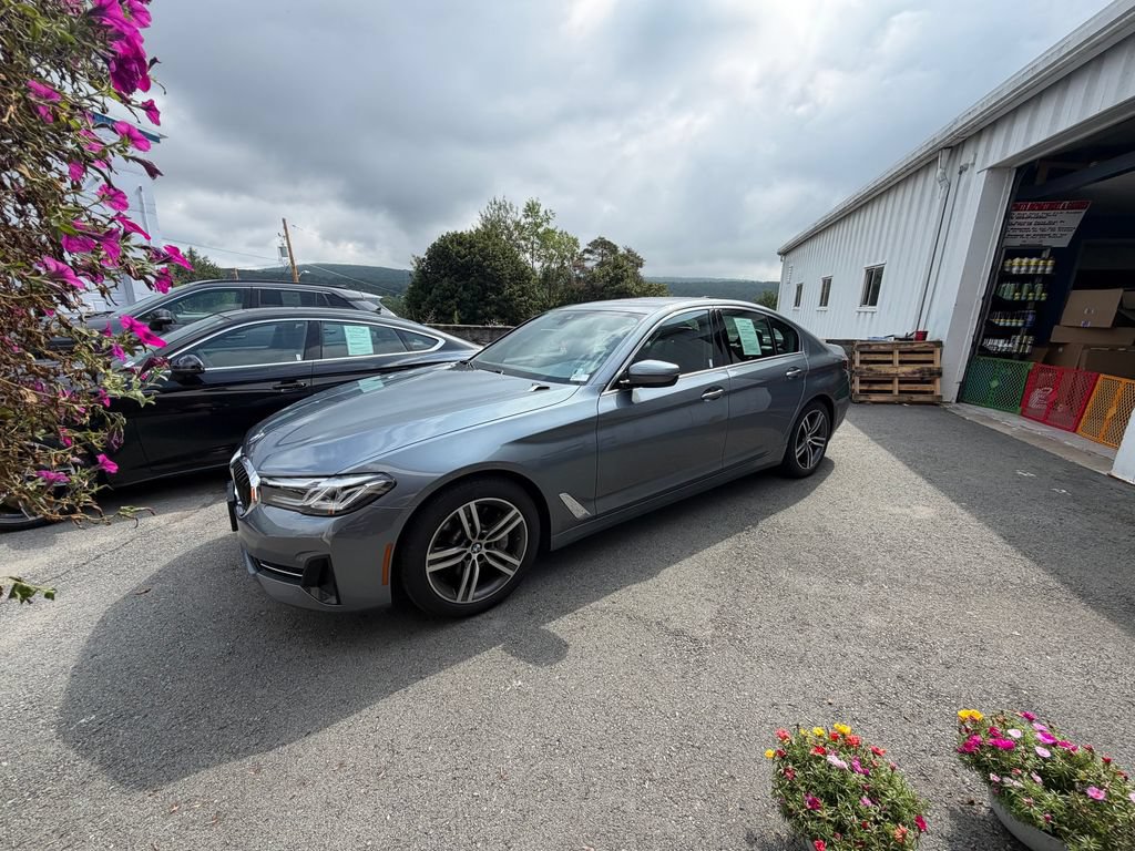 Used 2022 BMW 530i xDrive w/ Convenience Package AWD/4WD image 2