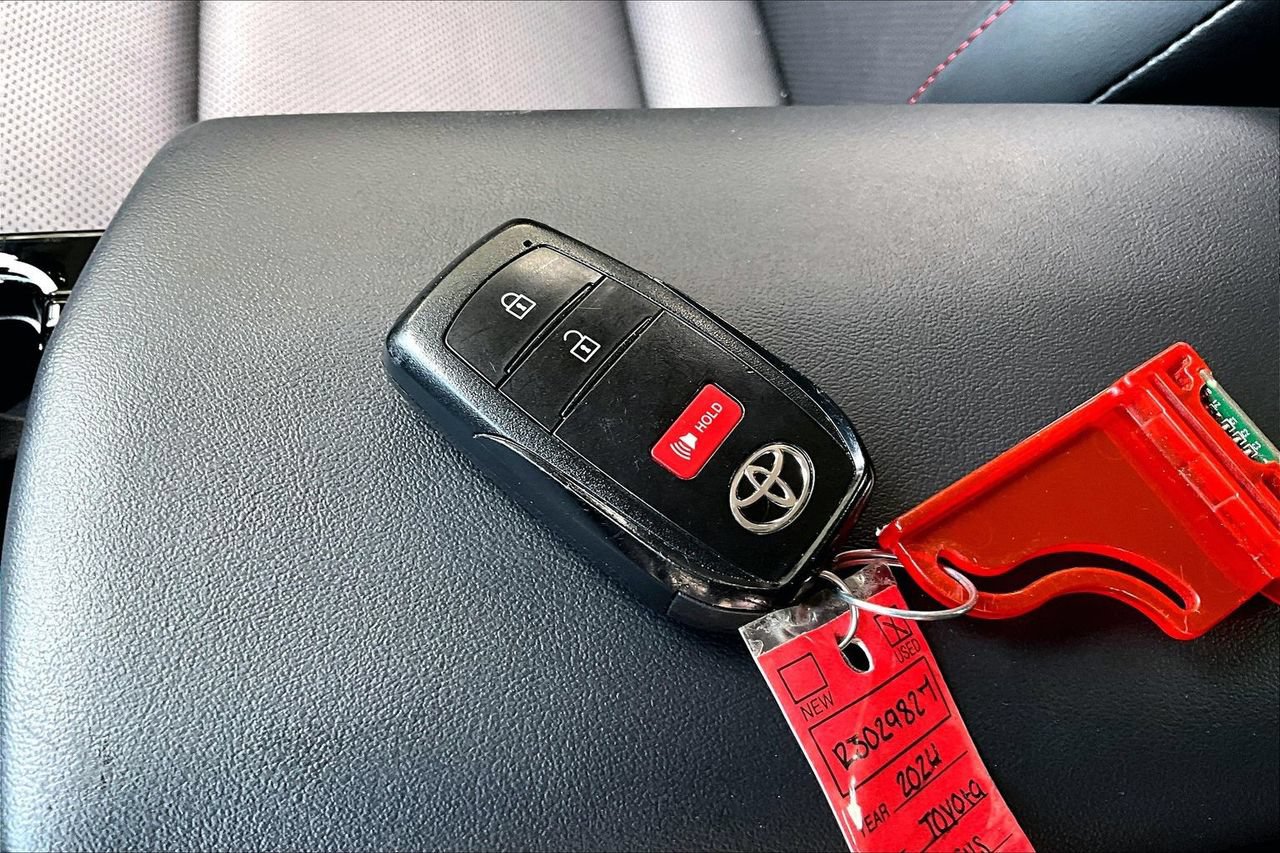 Used 2024 Toyota Prius Prime FWD image 35