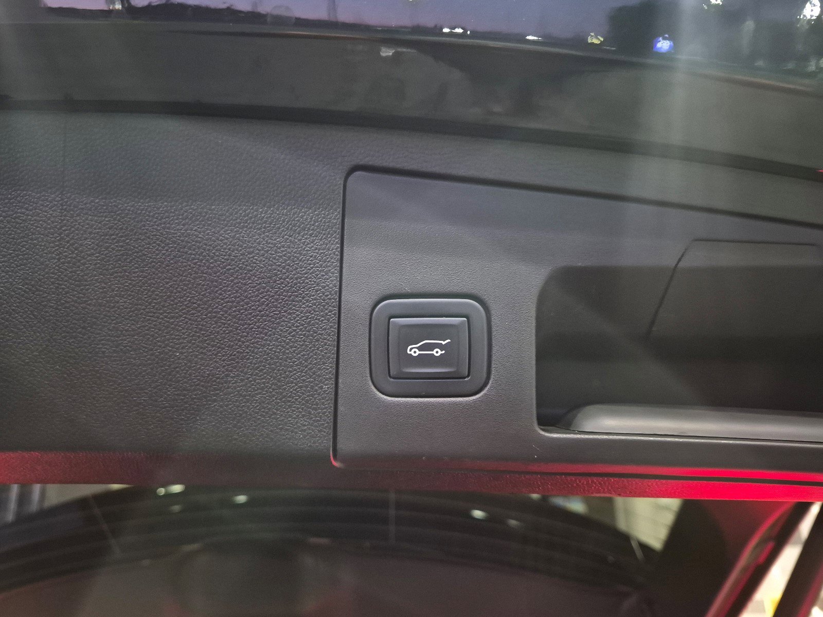 Certified 2023 Cadillac XT4 Luxury w/ Cold Weather Package image 24