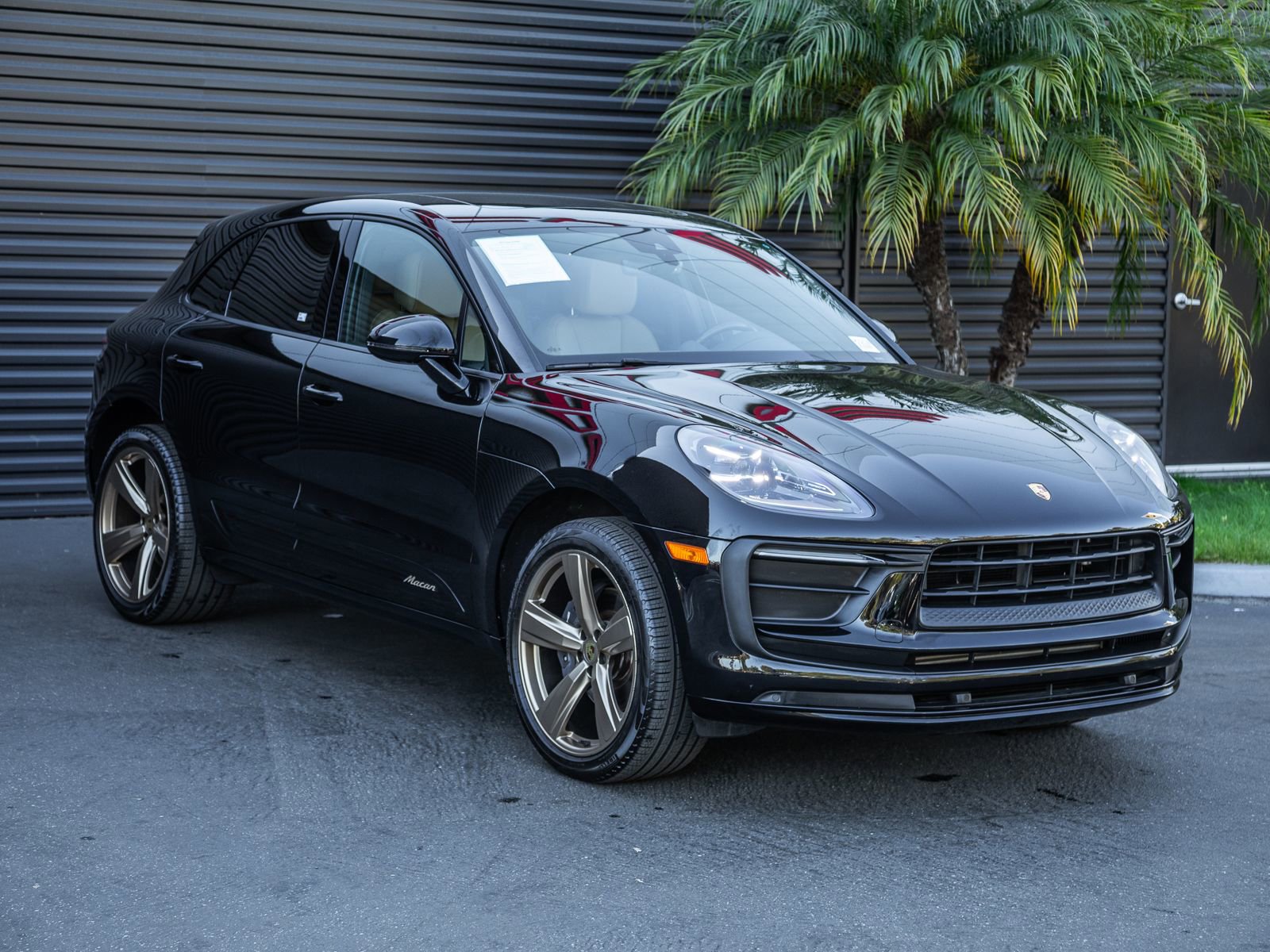 Certified 2022 Porsche Macan image 6