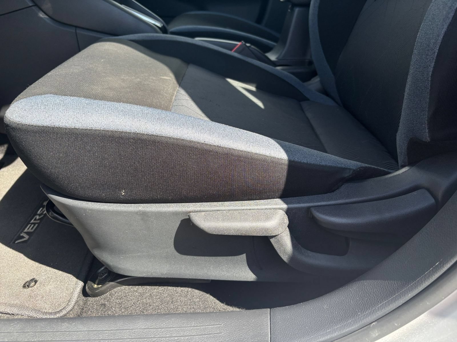 Used 2025 Nissan Versa SV FWD image 21
