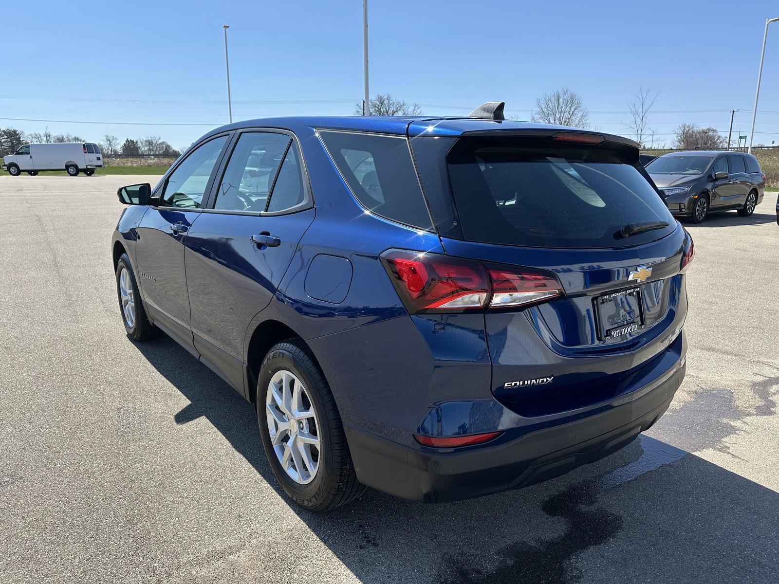 Used 2022 Chevrolet Equinox LS AWD/4WD image 3