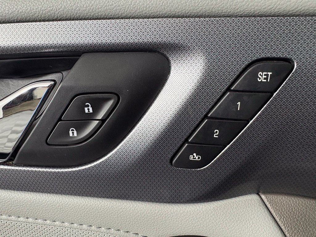 Used 2020 Chevrolet Traverse Premier AWD/4WD image 16