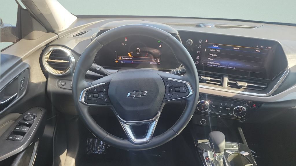 Used 2025 Chevrolet Trax ACTIV w/ Driver Confidence Package FWD image 12
