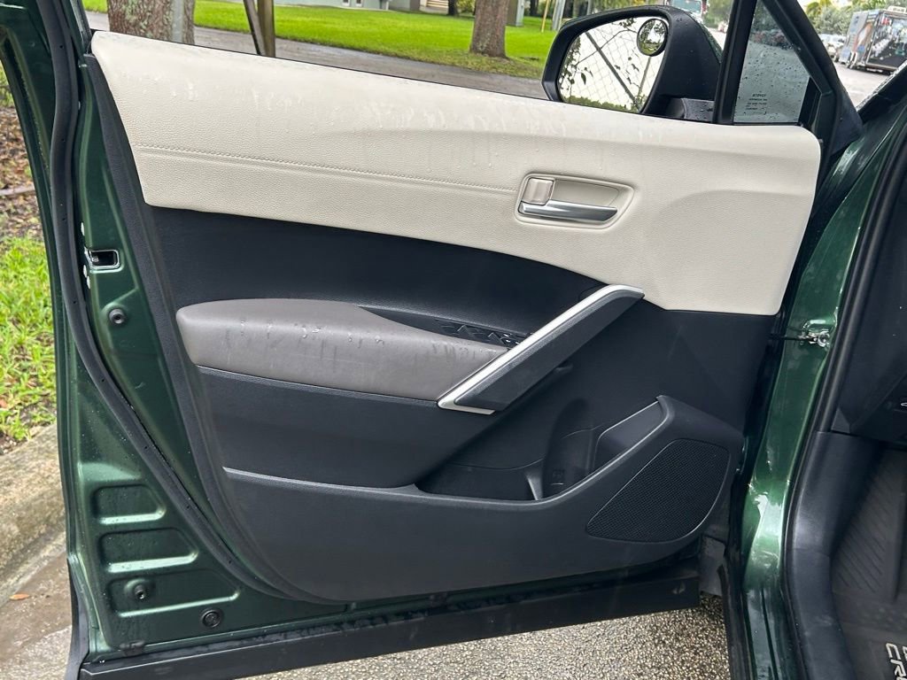 Used 2022 Toyota Corolla Cross XLE image 43