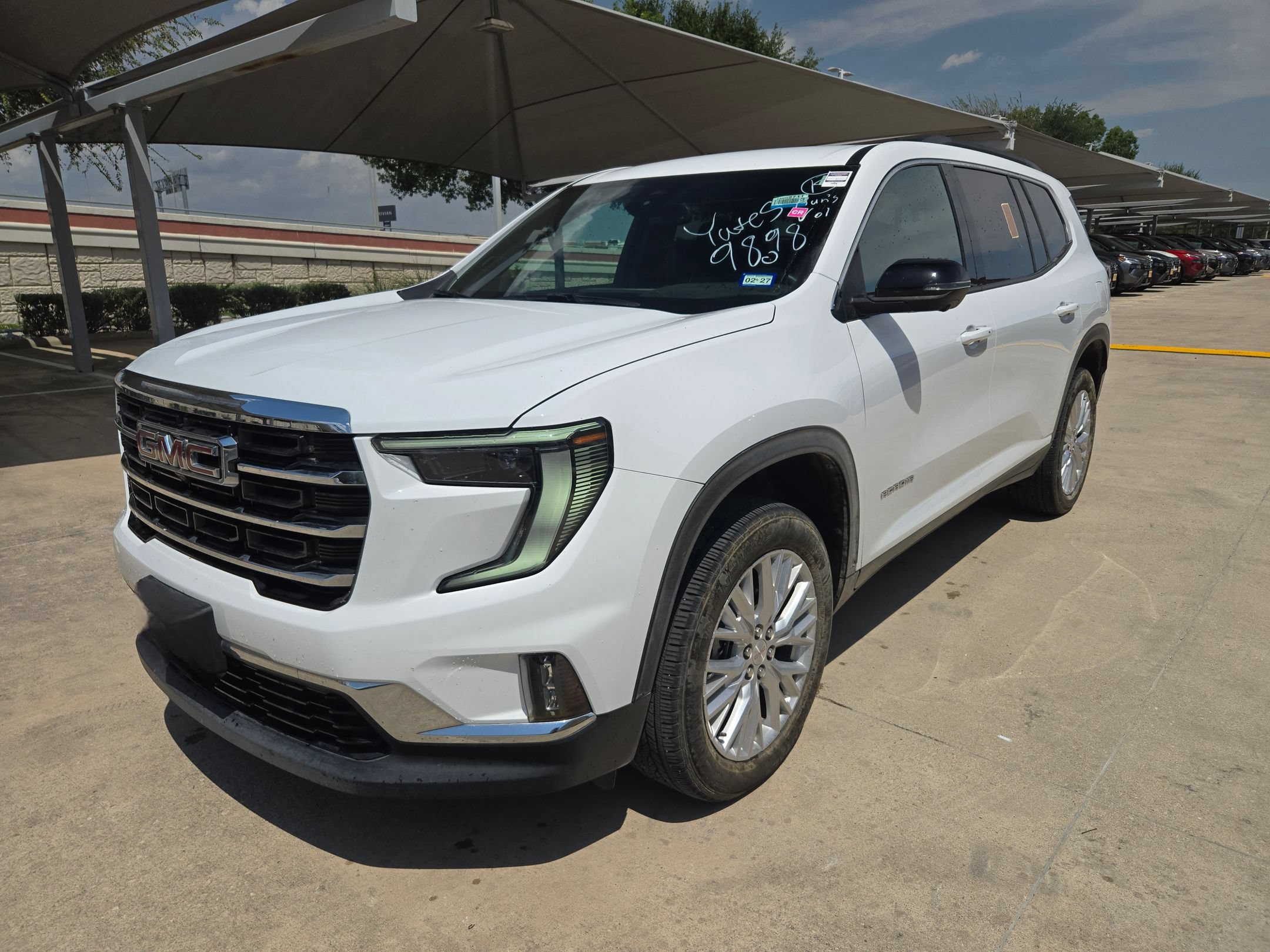 Used 2025 GMC Acadia Elevation w/ Elevation Premium Package FWD image 7