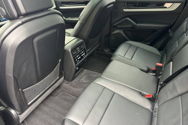 Used 2024 Porsche Cayenne AWD/4WD image 11