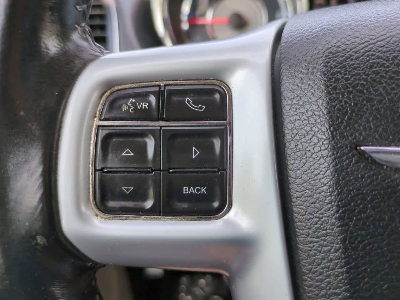 Used 2014 Chrysler Town & Country Touring FWD image 23