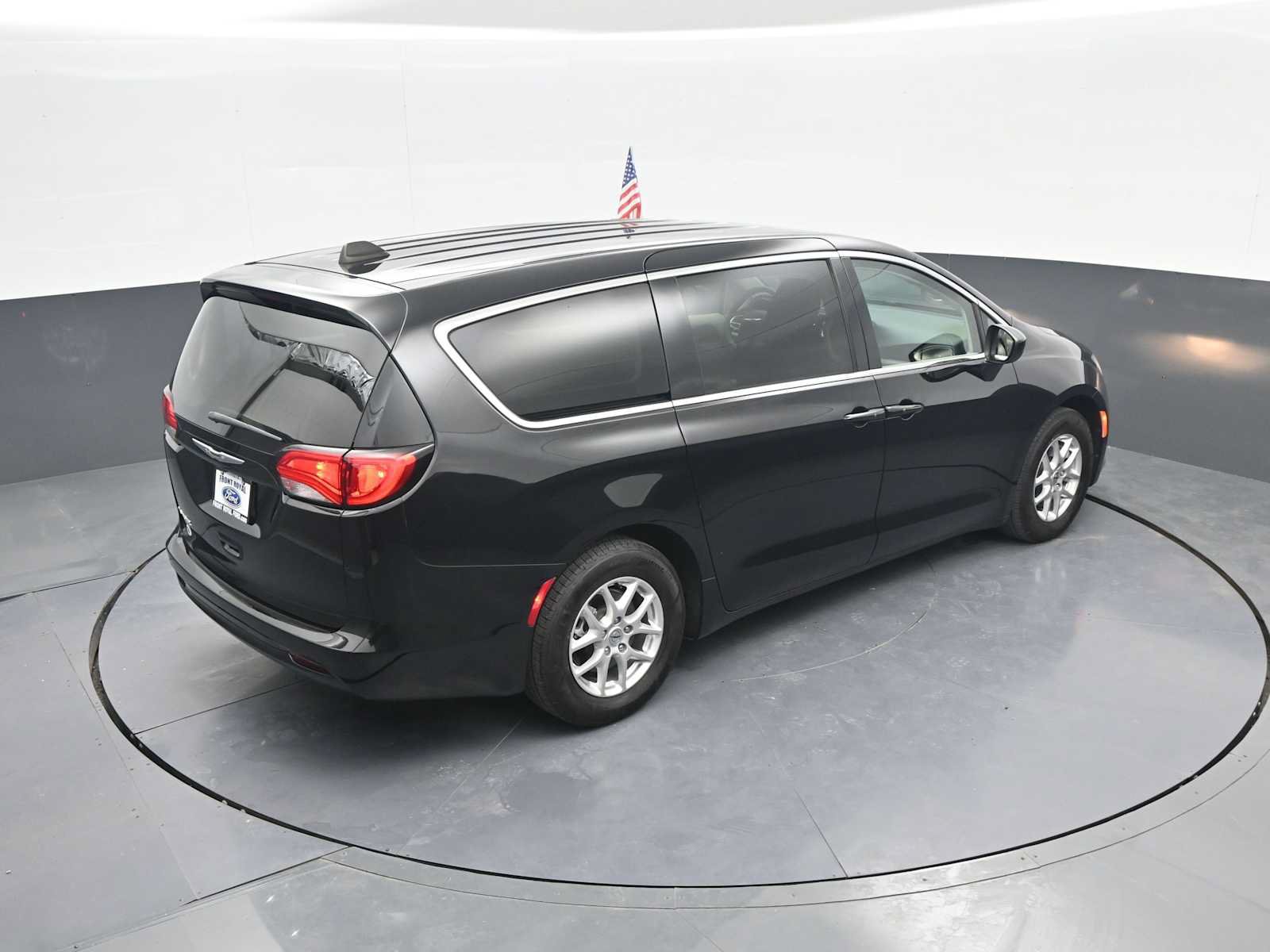 Used 2024 Chrysler Voyager LX FWD image 34