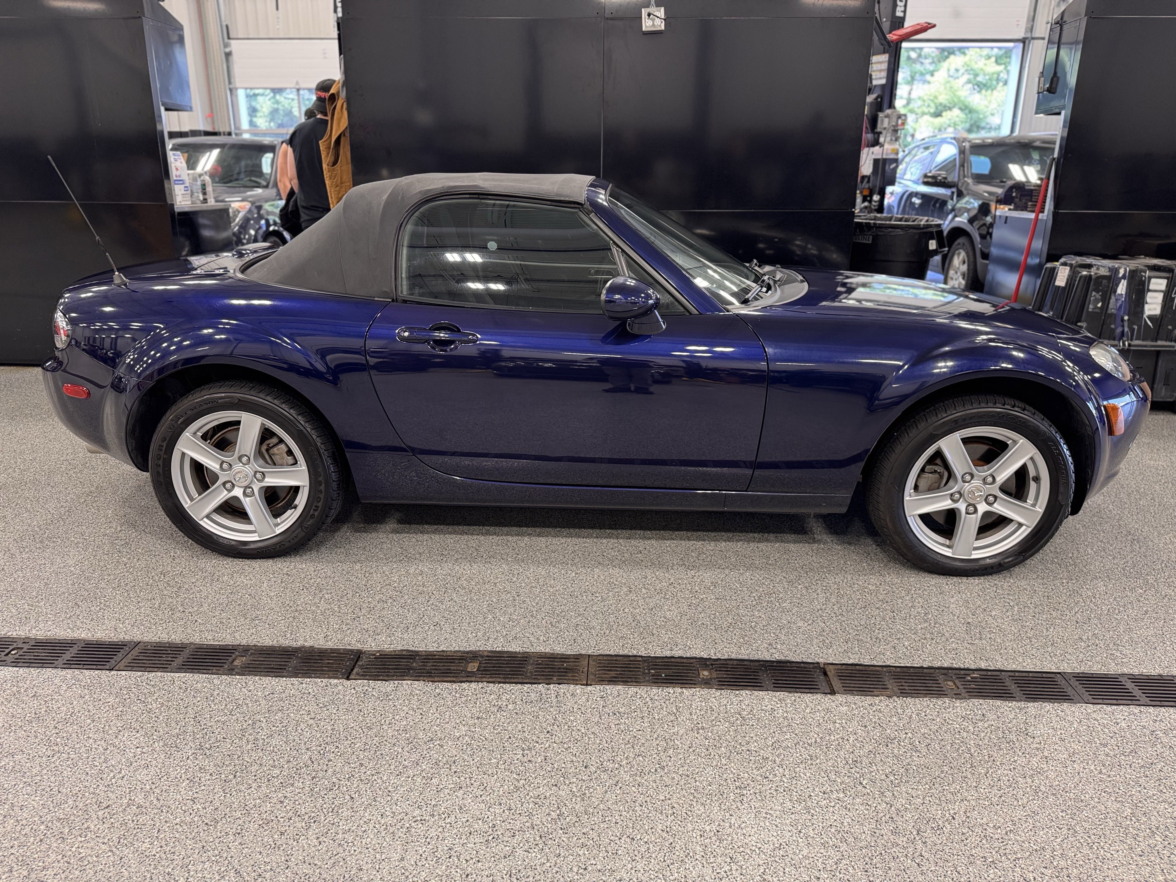 Used 2007 MAZDA MX-5 Miata Sport image 21