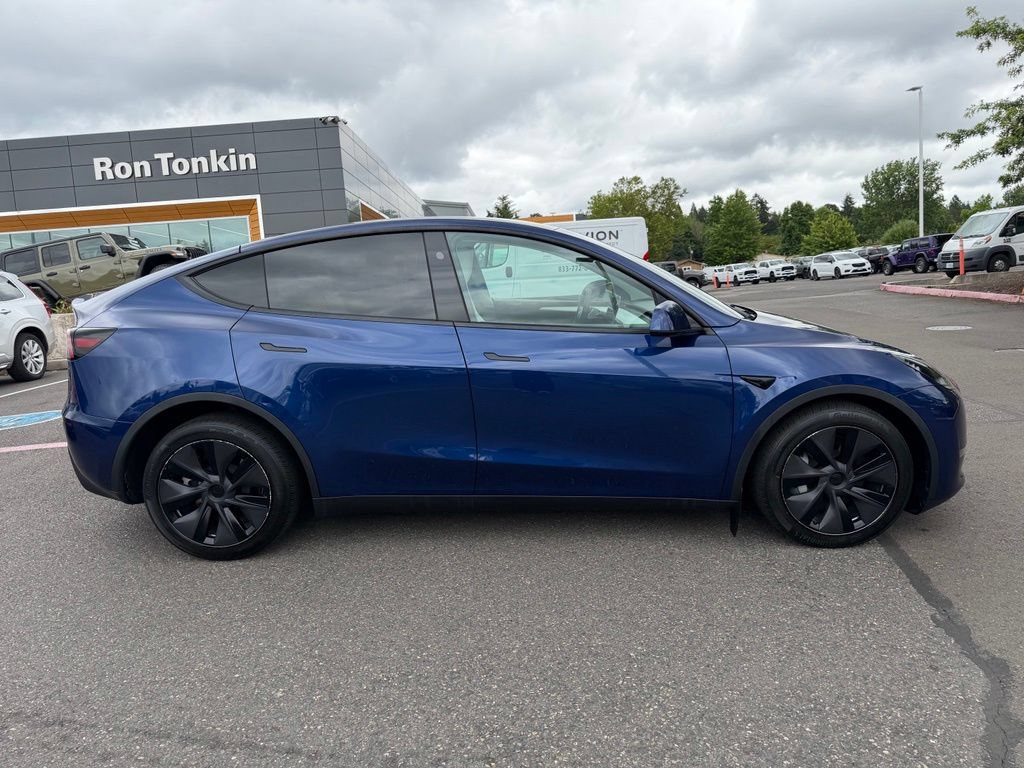 Used 2025 Tesla Model Y Long Range AWD/4WD image 8