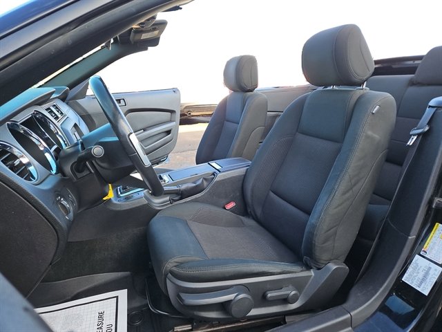 Used 2014 Ford Mustang Convertible image 36