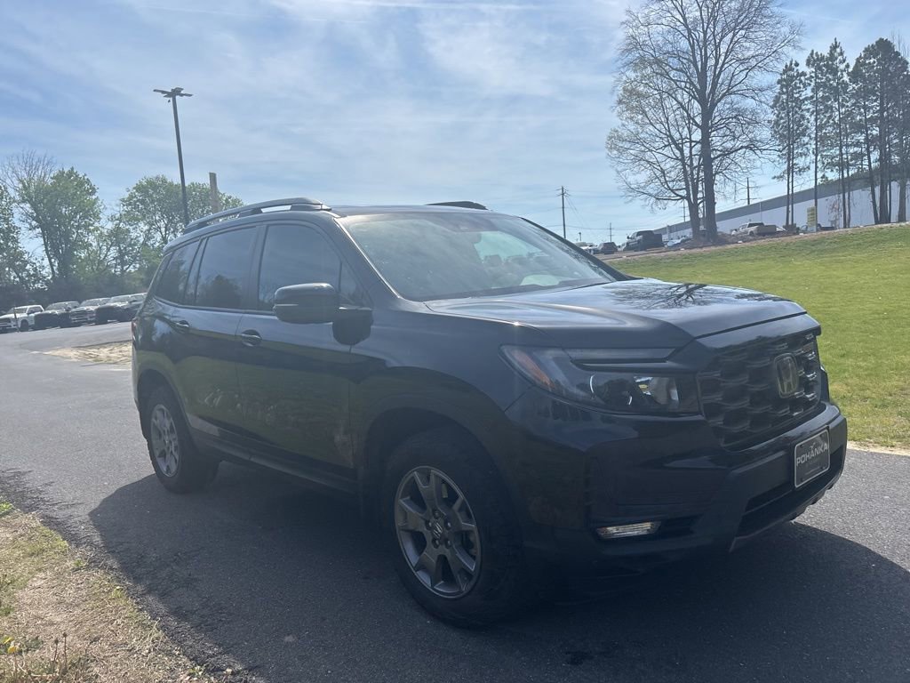 Used 2025 Honda Passport TrailSport image 3