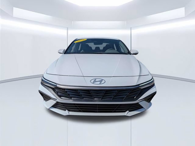 Used 2026 Hyundai Elantra SE FWD image 9