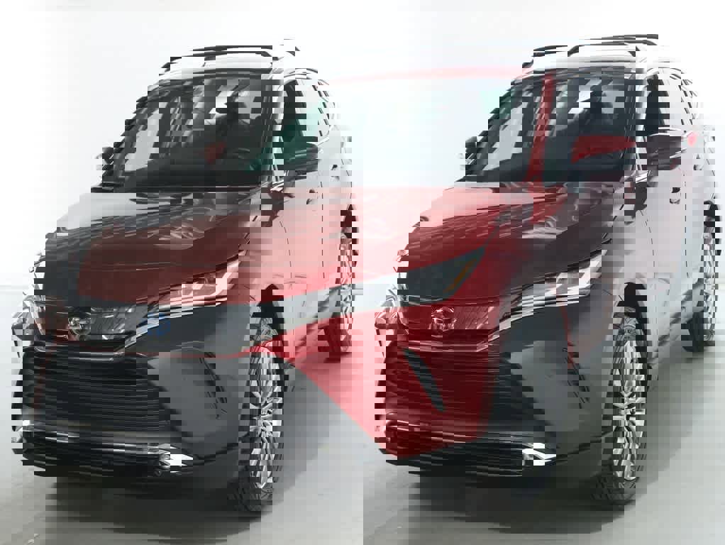 Certified 2023 Toyota Venza XLE image 3