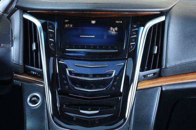 Used 2015 Cadillac Escalade Luxury AWD/4WD image 40