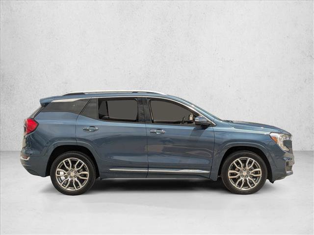 Used 2024 GMC Terrain Denali w/ Denali Premium Package AWD/4WD image 4