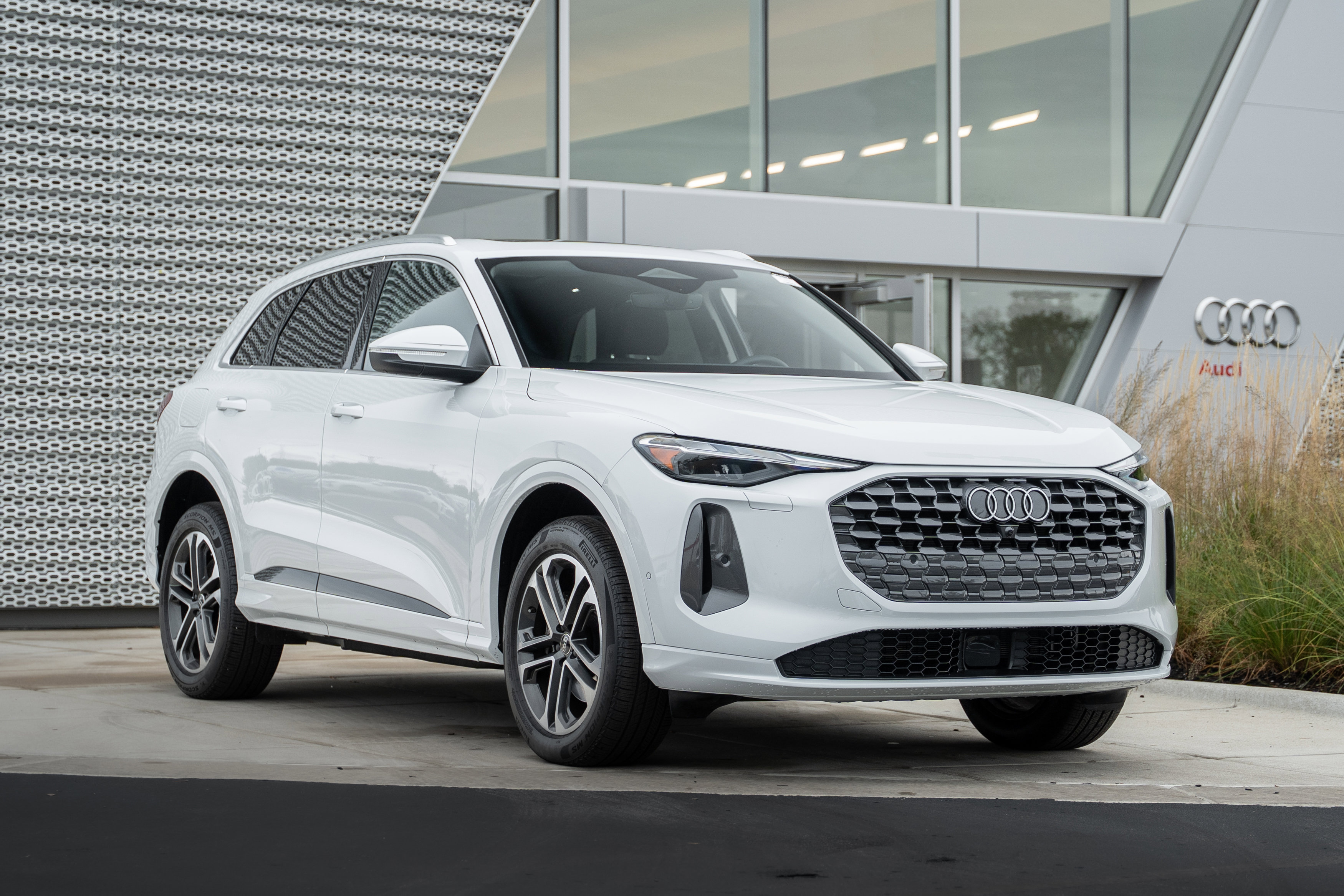 Certified 2025 Audi Q5 Premium w/ Convenience Package