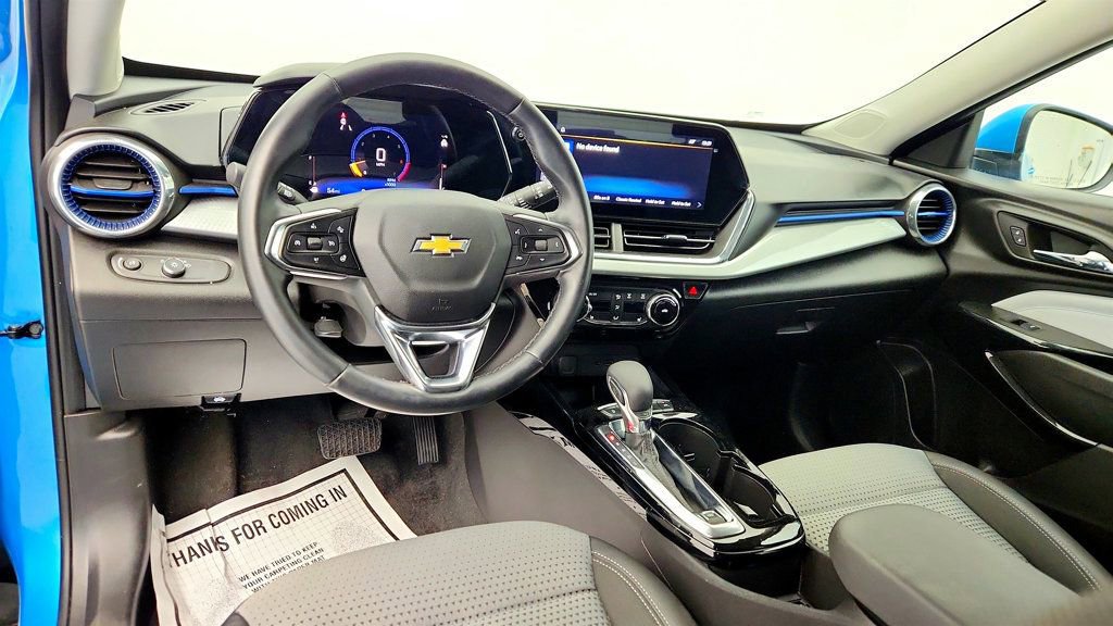 Used 2025 Chevrolet Trax LT w/ Driver Confidence Package image 12