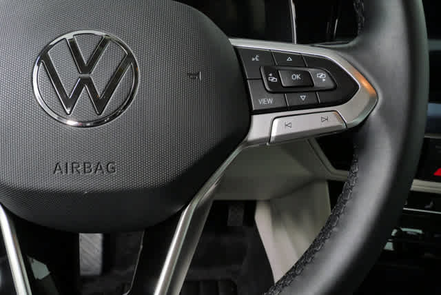 Certified 2025 Volkswagen Jetta SE w/ Black Wheel Package FWD image 13