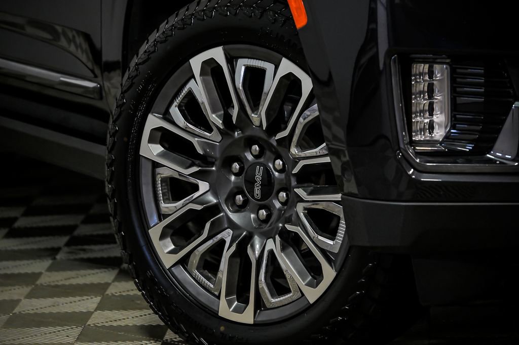 Used 2023 GMC Yukon XL Denali Ultimate image 3