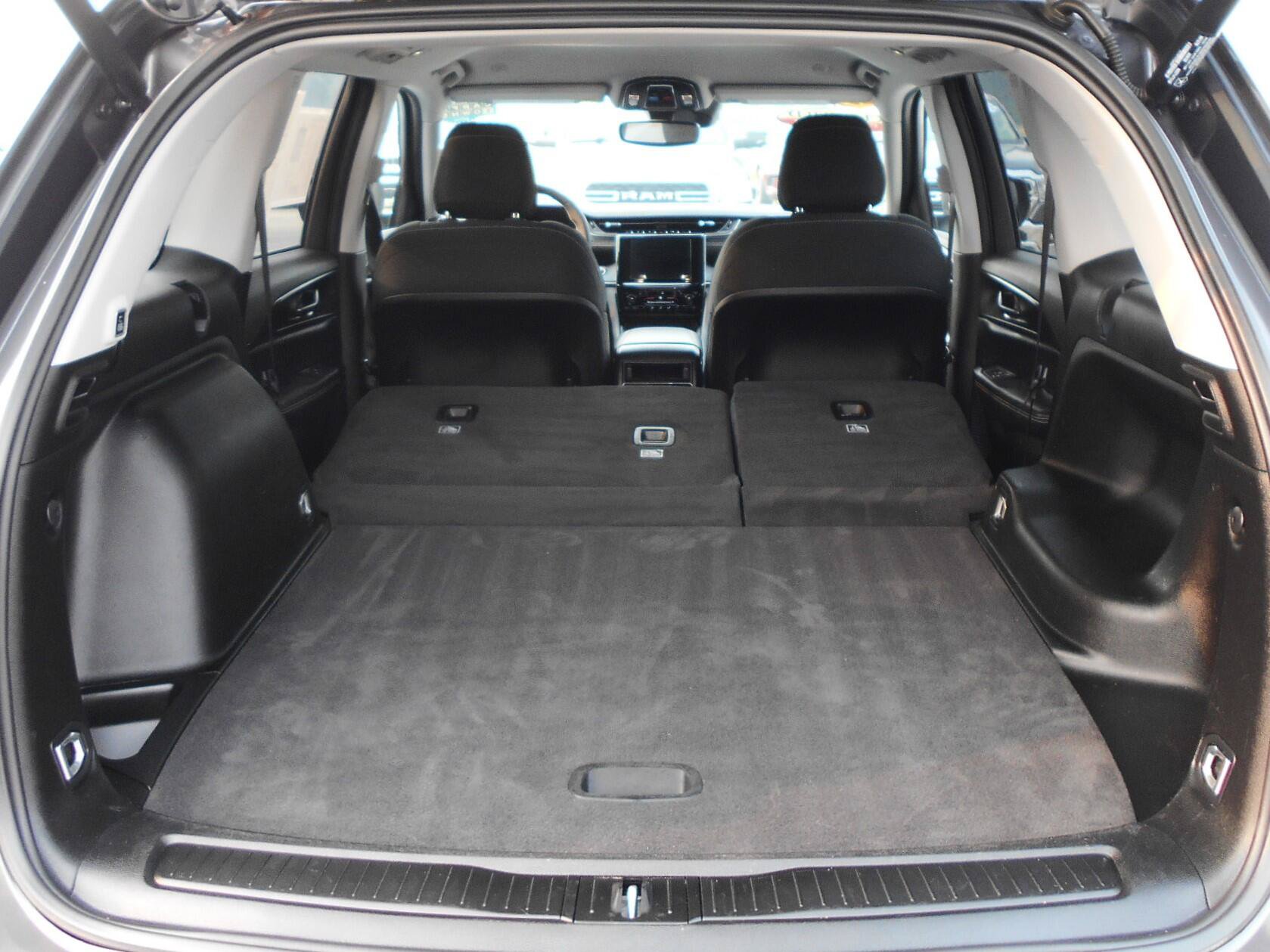Certified 2023 Jeep Grand Cherokee Laredo w/ Luxury Tech Group I AWD/4WD image 12