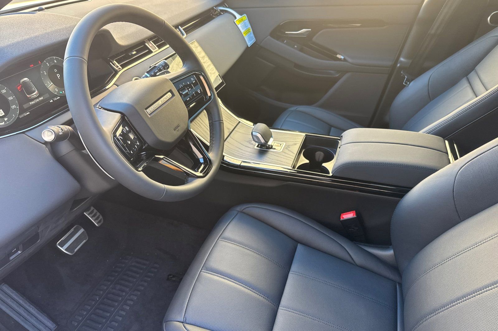 New 2026 Land Rover Range Rover Evoque Dynamic SE image 9