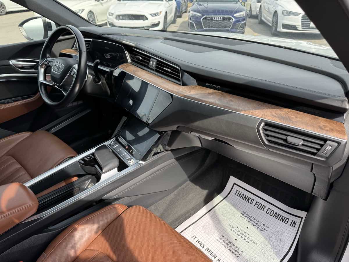 Used 2019 Audi e-tron Prestige w/ Prestige Package image 30
