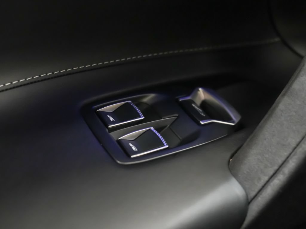 Used 2026 McLaren 750S Spider RWD image 20