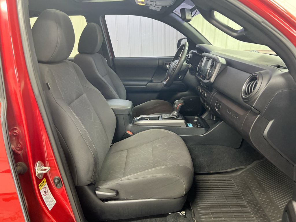Used 2017 Toyota Tacoma TRD Sport AWD/4WD image 23