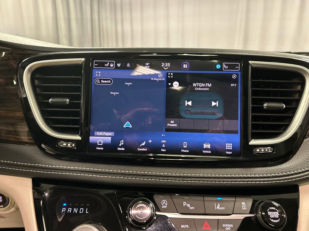 Used 2024 Chrysler Pacifica Limited FWD image 17