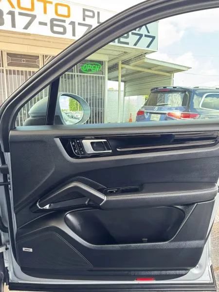 Used 2019 Porsche Cayenne AWD/4WD image 24