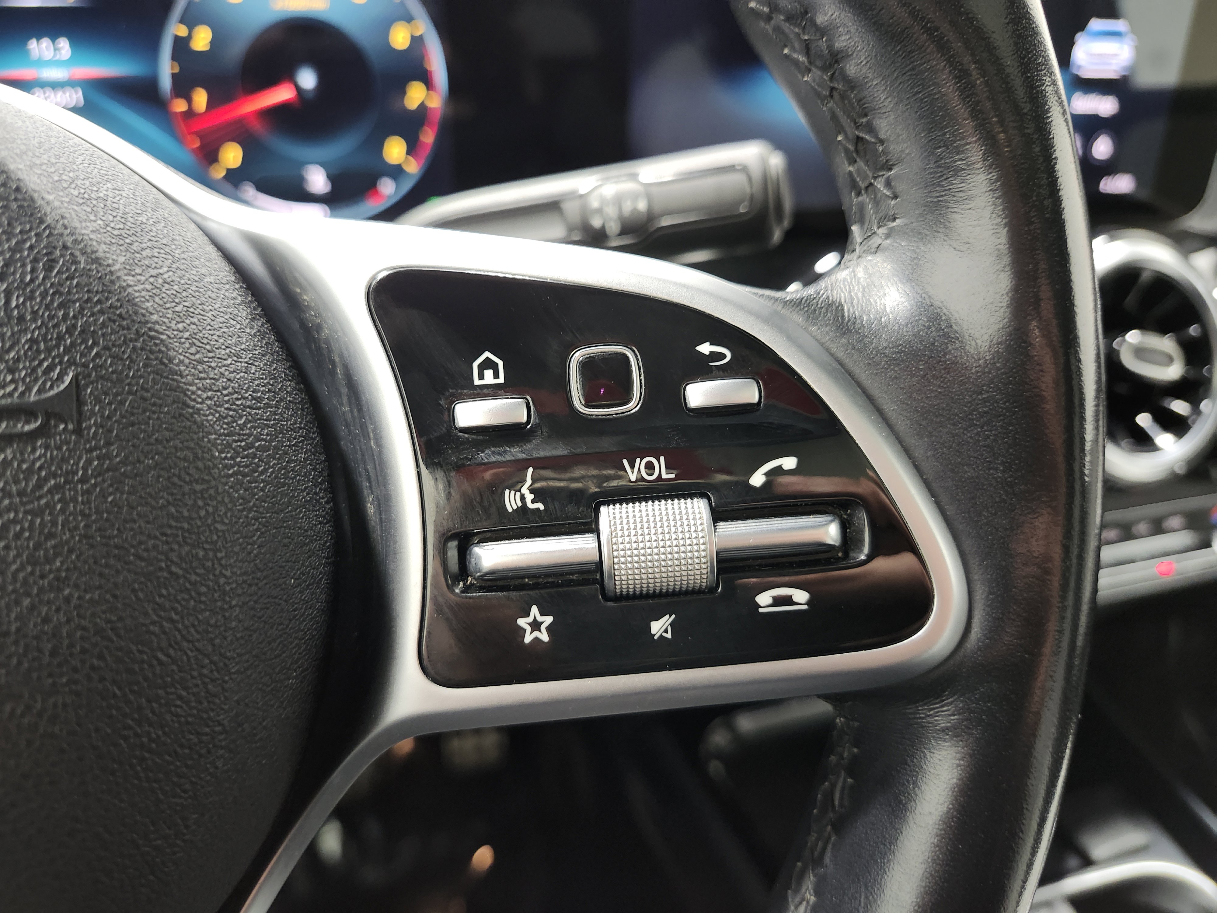 Used 2021 Mercedes-Benz GLB 250 4MATIC image 38