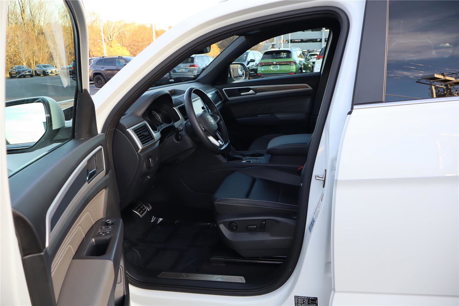 Used 2021 Volkswagen Atlas Cross Sport SE image 15