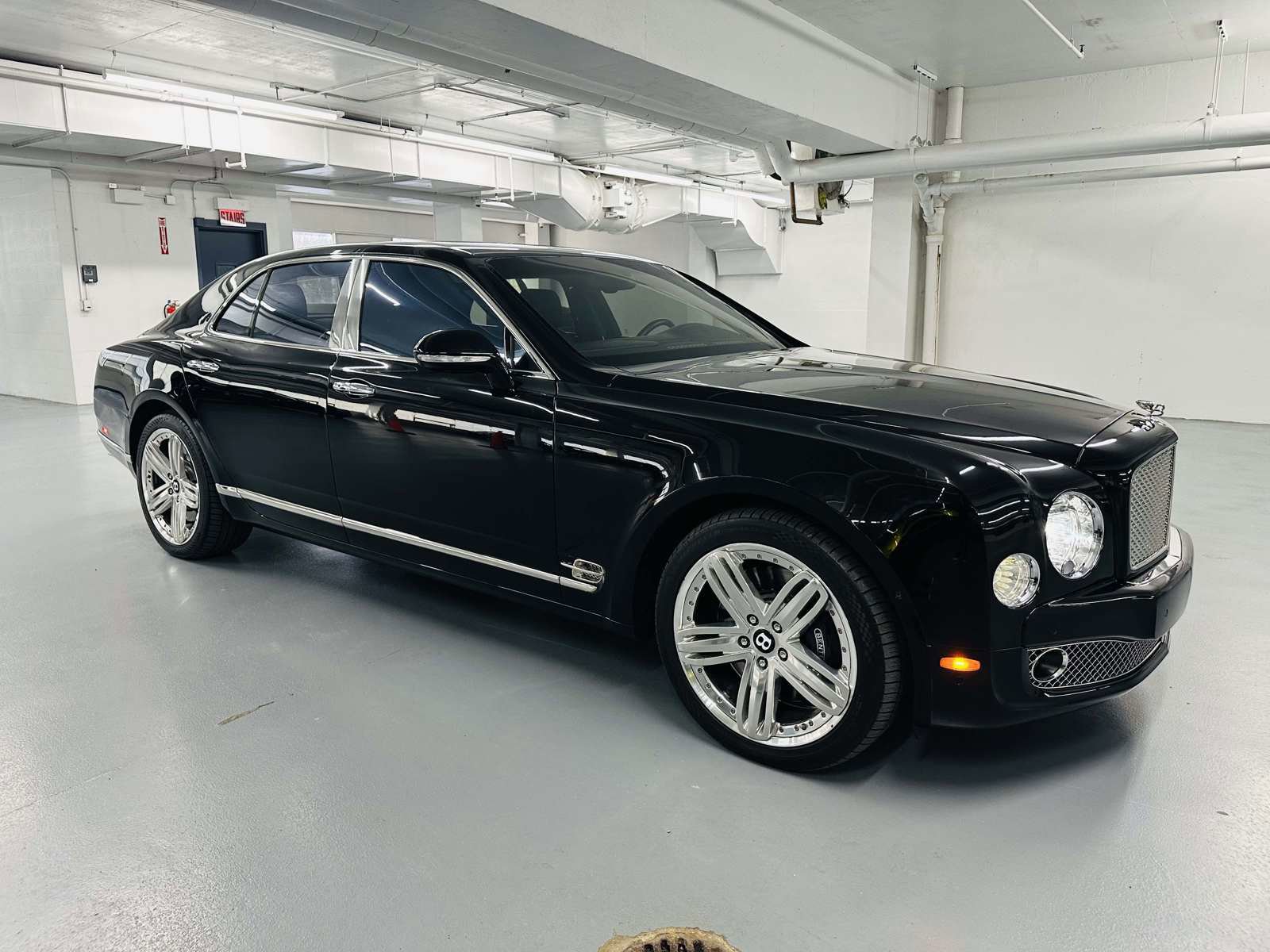 Used 2016 Bentley Mulsanne image 3