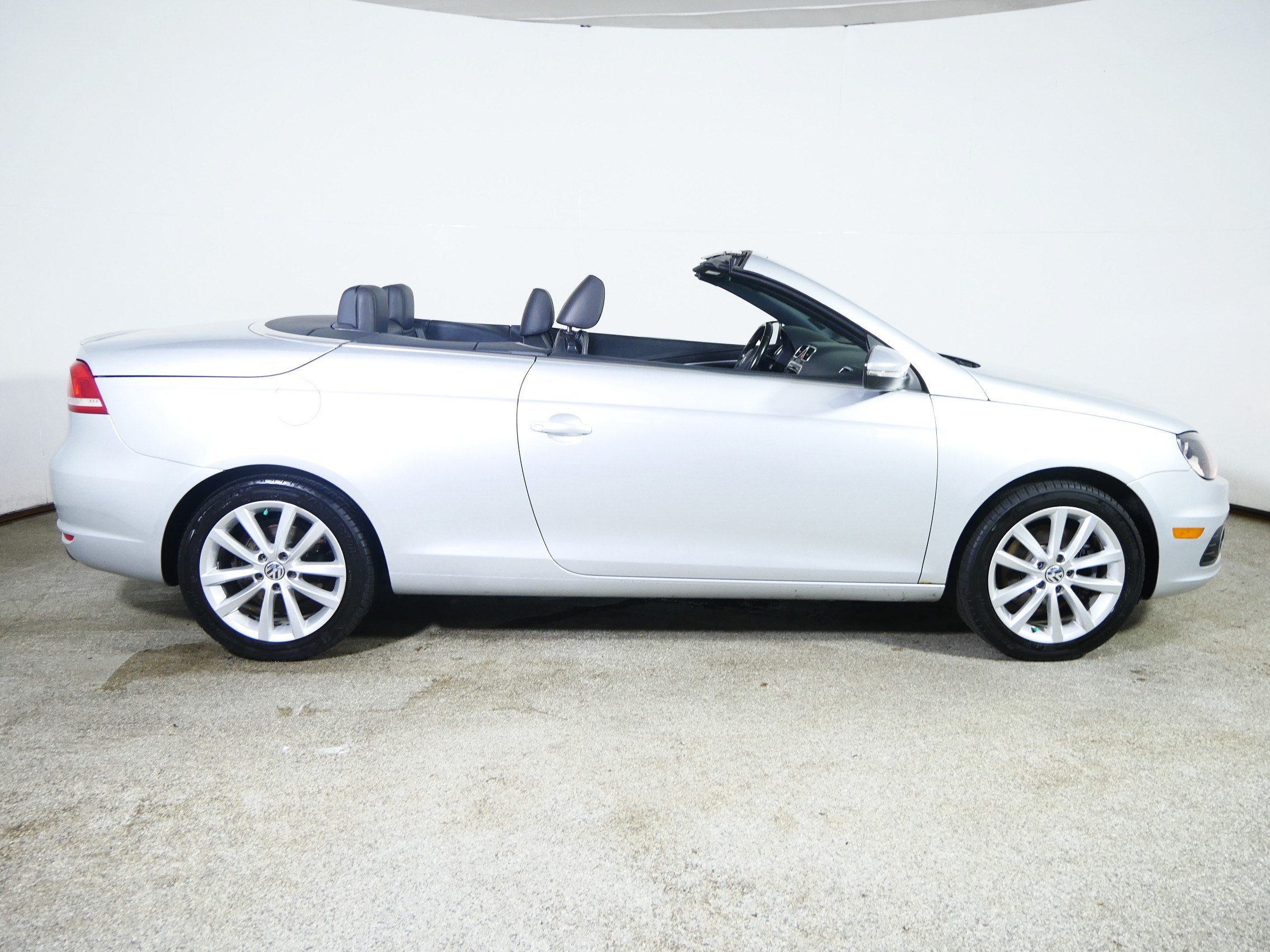 Used 2013 Volkswagen Eos Komfort FWD image 8