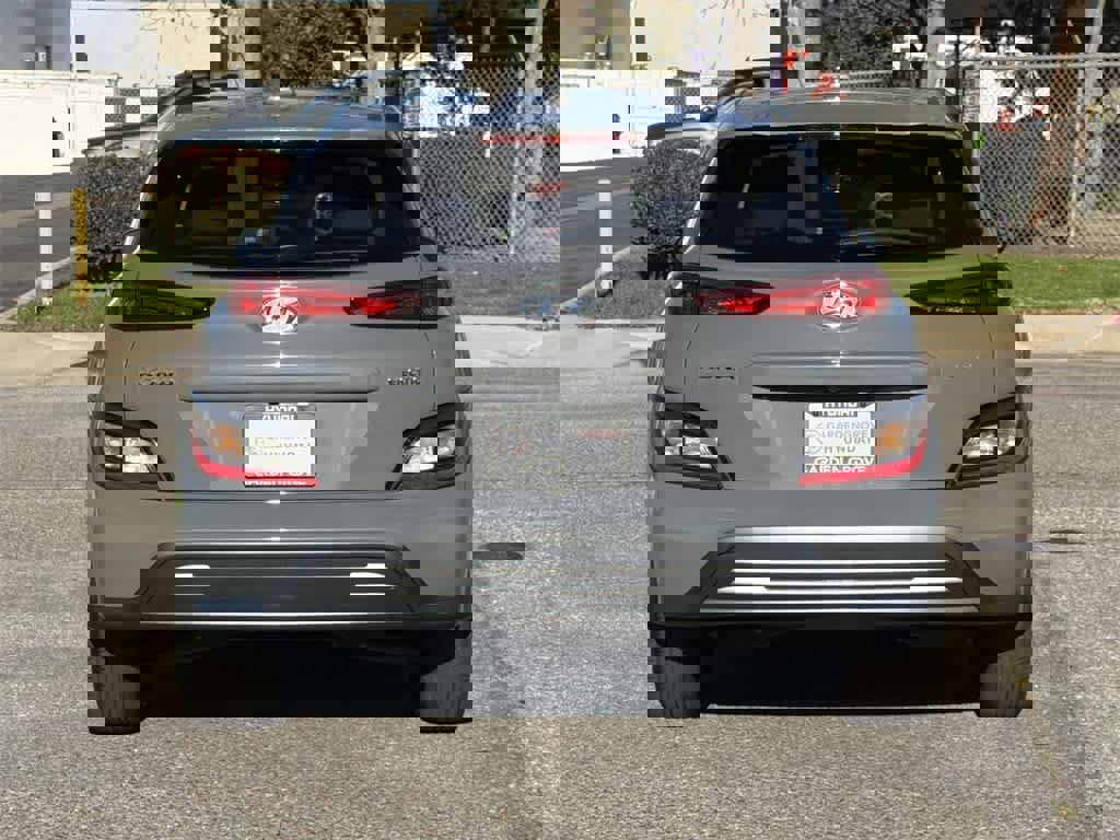 Used 2023 Hyundai Kona SE image 5