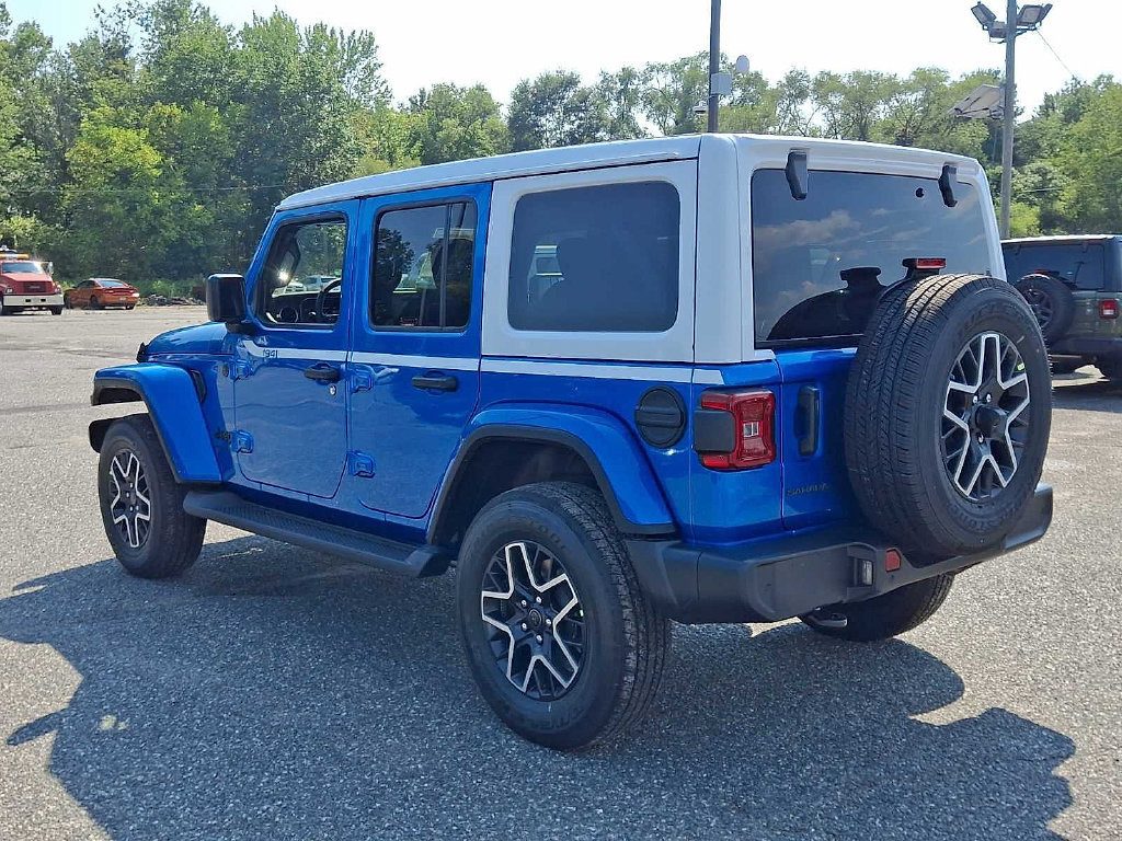 New 2027 Jeep Wrangler Unlimited Sahara w/ Whitecap Package AWD/4WD image 6
